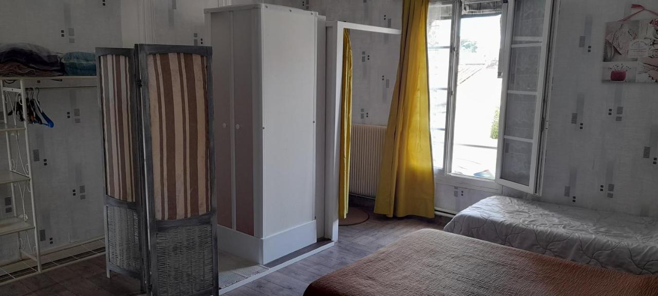 Le Parisien Hotel Saintes Bagian luar foto
