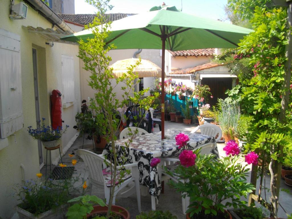 Le Parisien Hotel Saintes Ruang foto
