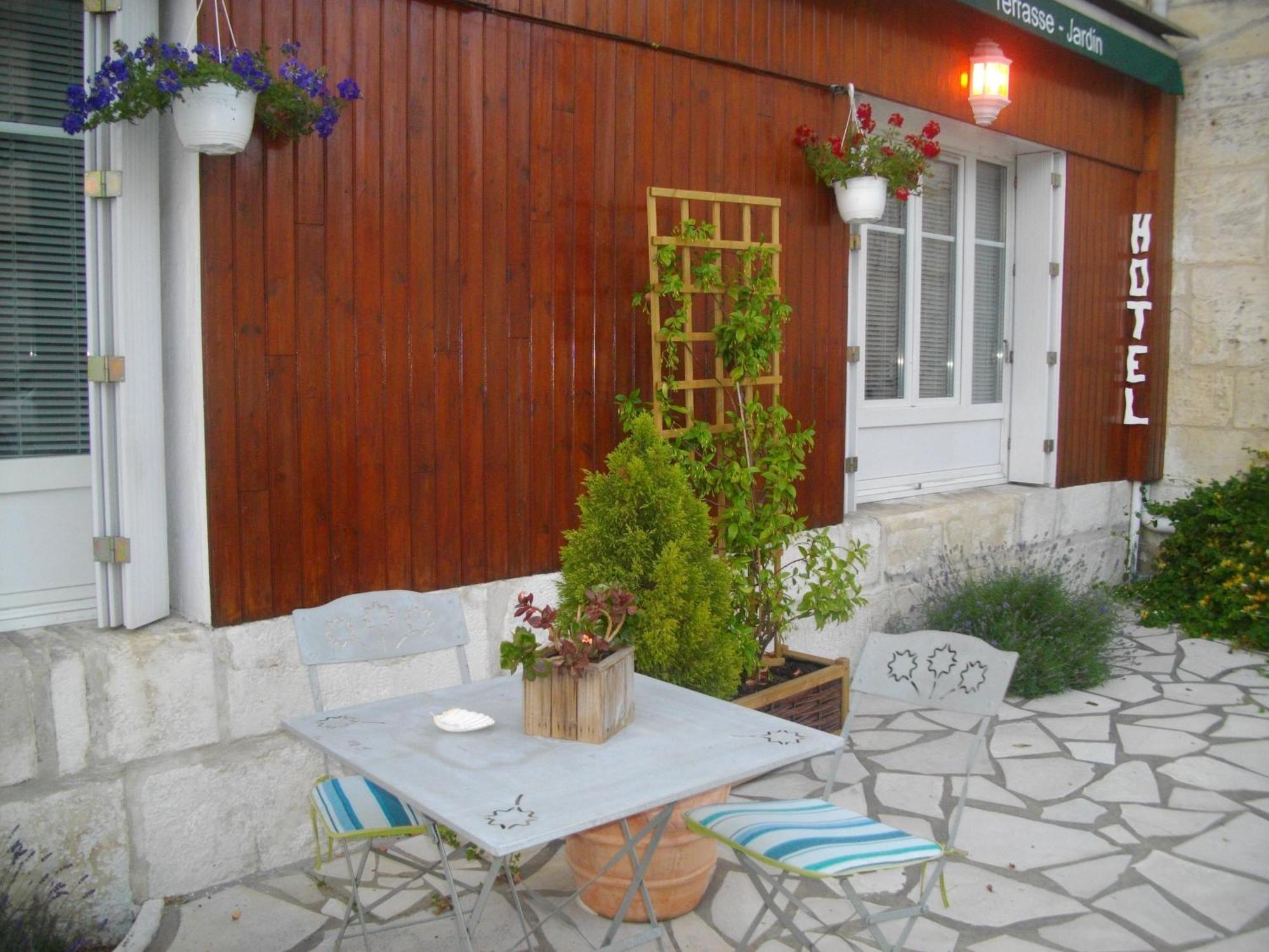 Le Parisien Hotel Saintes Bagian luar foto