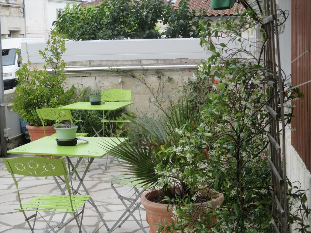 Le Parisien Hotel Saintes Bagian luar foto
