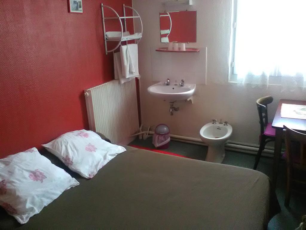 Le Parisien Hotel Saintes Bagian luar foto