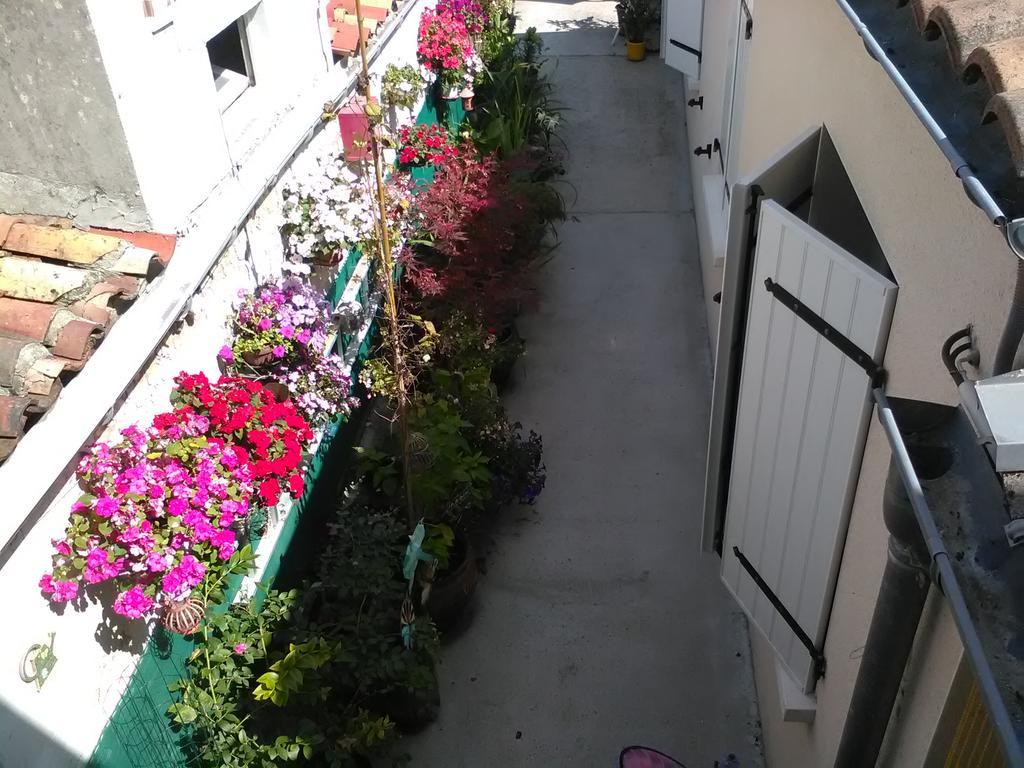 Le Parisien Hotel Saintes Bagian luar foto