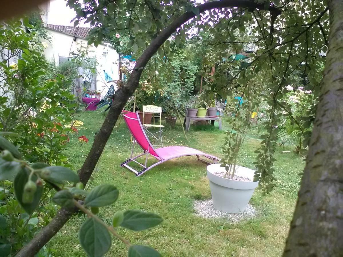 Le Parisien Hotel Saintes Bagian luar foto