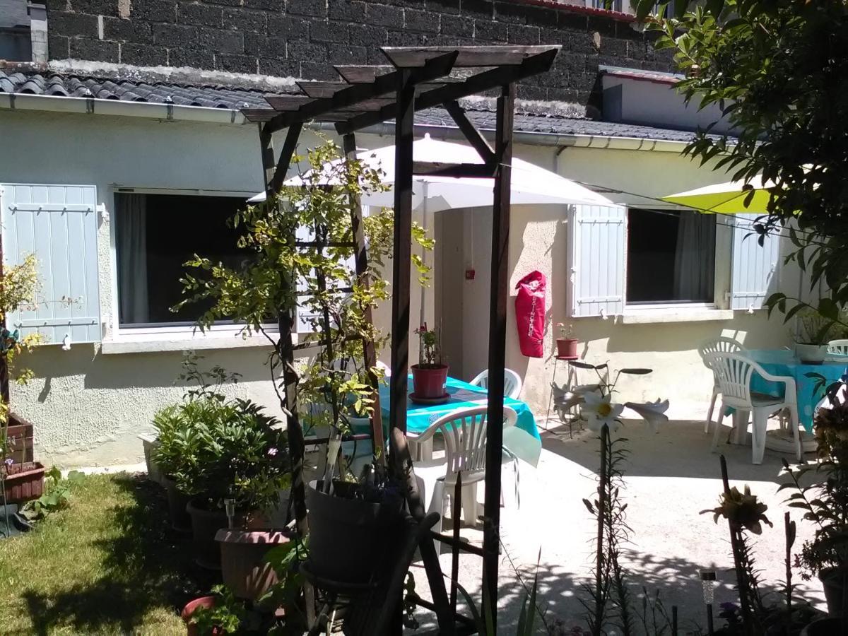 Le Parisien Hotel Saintes Bagian luar foto
